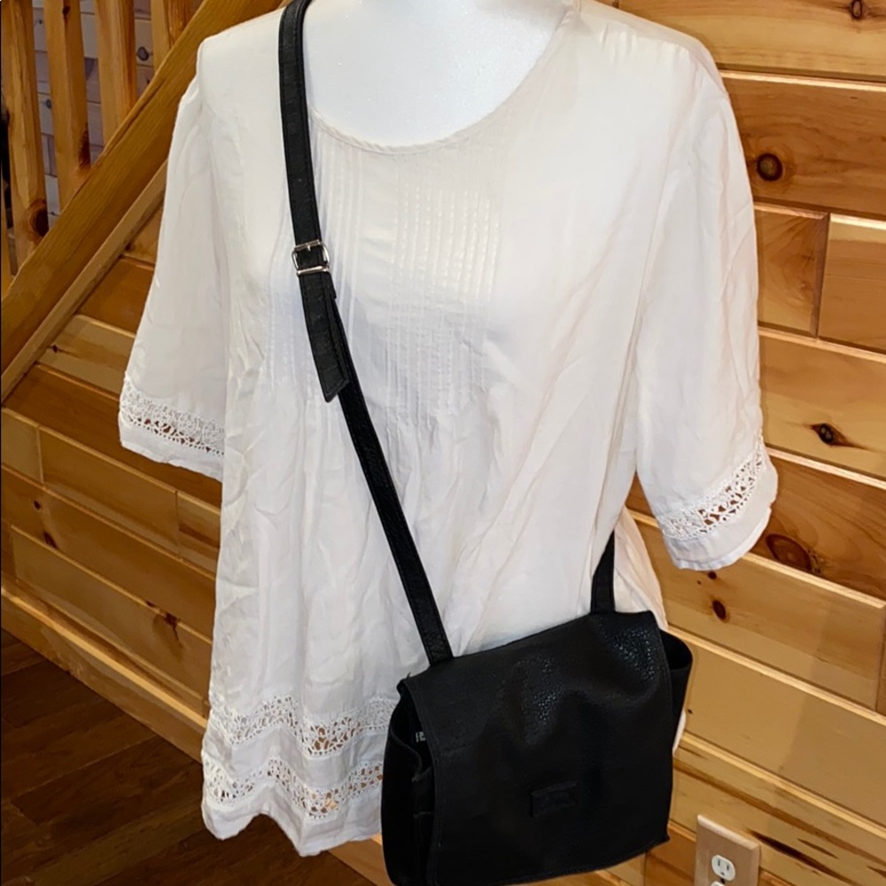 Black light weight crossbody bag